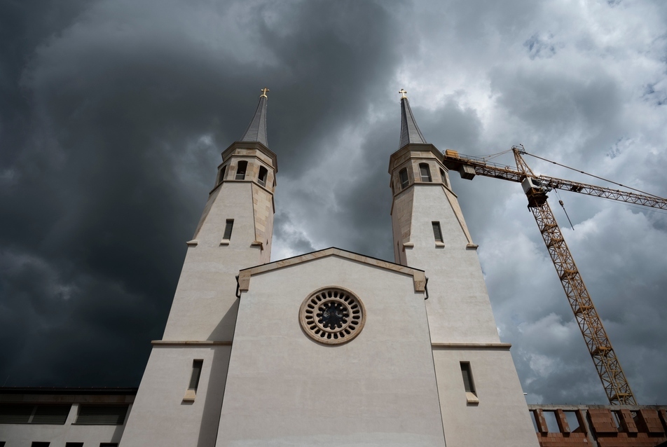 Átadták az új premontrei apátsági templomot Gödöllőn