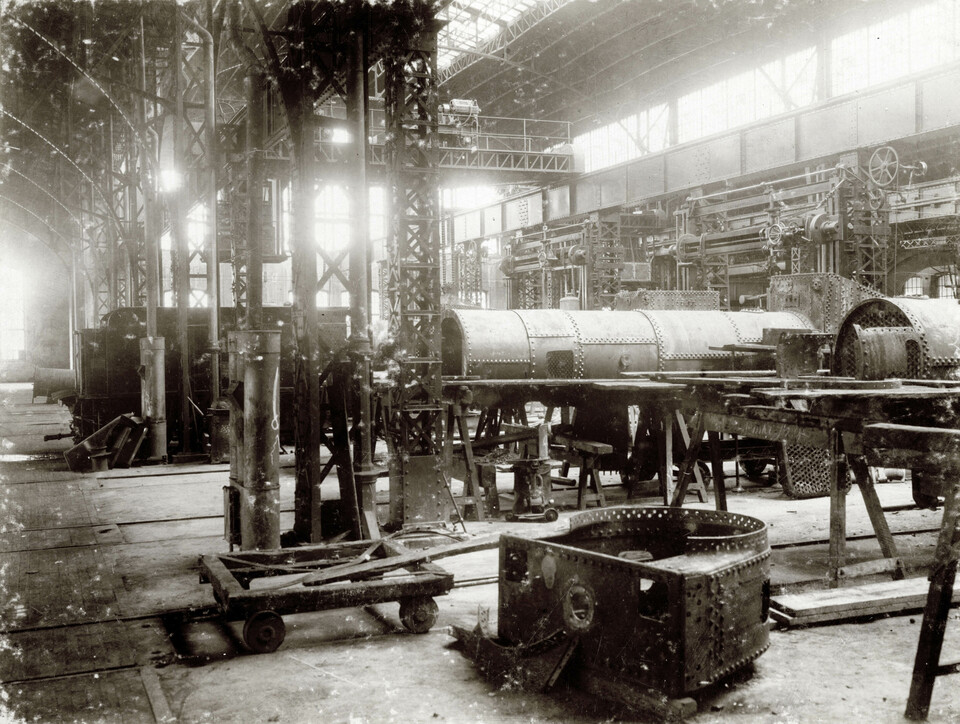 MÁV Északi Főműhely mozdony javító csarnoka, az ún. Eiffel csarnok, tervezte Feketeházy János, 1915. Forrás: Fortepan / Magyar Műszaki és Közlekedési Múzeum