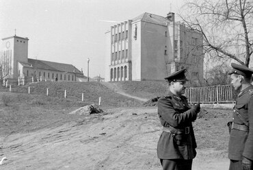 Apor Vilmos tér (Szendi árok - Stromfeld Aurél út sarok) Felső-krisztinavárosi Keresztelő Szent János-templom és plébánia épülete, 1952. Forrás: Fortepan / Magyar Rendőr
