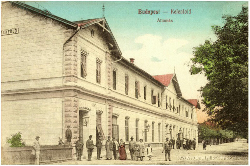 Korabeli képeslap az állomás utca felőli oldaláról. Forrás: http://www.vasutallomasok.hu/