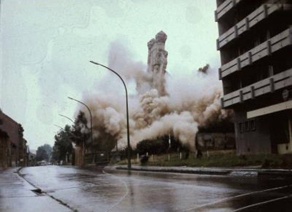 A kaposvári zsinagóga felrobbantása, 1980. Forrás: https://kaposvarmost.hu/