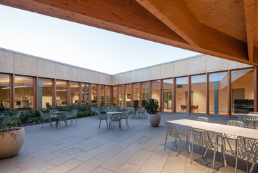 TRUMPF Gödöllő showroom. Építészet: Barlow Leibinger & Óbuda Group (foto: TRUMPF Hungary)
