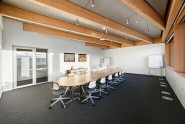 TRUMPF Gödöllő showroom. Építészet: Barlow Leibinger & Óbuda Group (foto: TRUMPF Hungary)
