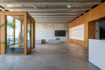 TRUMPF Gödöllő showroom. Építészet: Barlow Leibinger & Óbuda Group (foto: TRUMPF Hungary)
