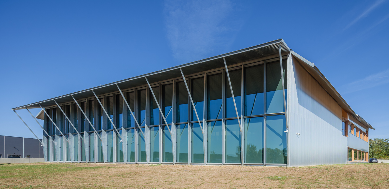 TRUMPF Gödöllő showroom. Építészet: Barlow Leibinger & Óbuda Group (foto: TRUMPF Hungary)
