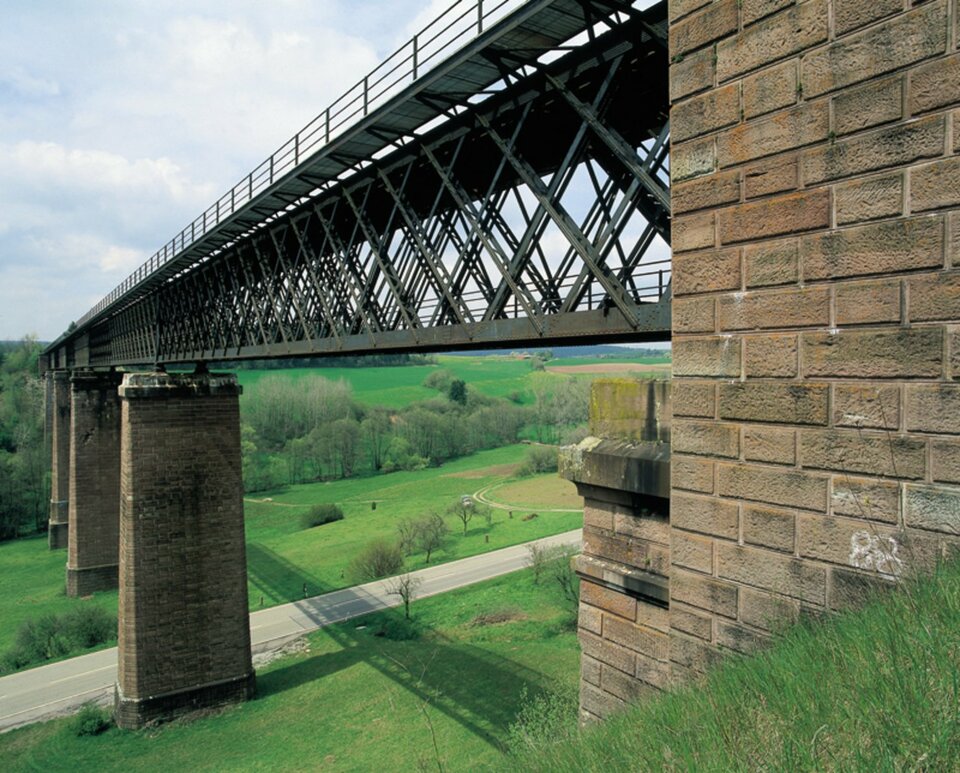 Kübelbach-völgyi viadukt; Freudenstadt, Baden-Württemberg; 1879 (forrás: https://www.denkmalpflege-bw.de/denkmale/bilderbogen/bruecken)