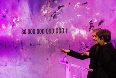 Ann-Sofi Rönnskog és John Palmesino (Territorial Agency), a Triennále kurátorai ismertetik a témát: How Heavy is the City? Forrás: Trienal de Arquitectura de Lisboa
