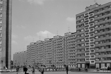 Nézet a kelenföldi lakótelep Etele úti házsorai felé / ÉKM, Dokumentációs Központ / Fotótár, Állomány
