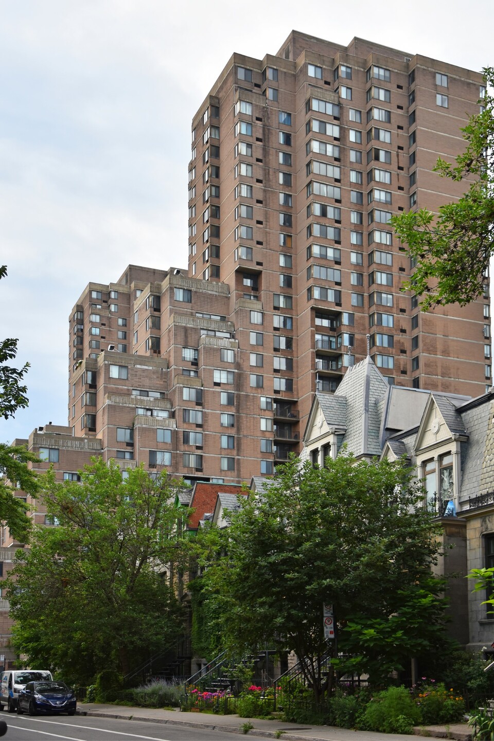 A La Cité épületegyüttes Montréal belvárosában. [Sebestyén Ágnes Anna felvétele, 2024 július.]
