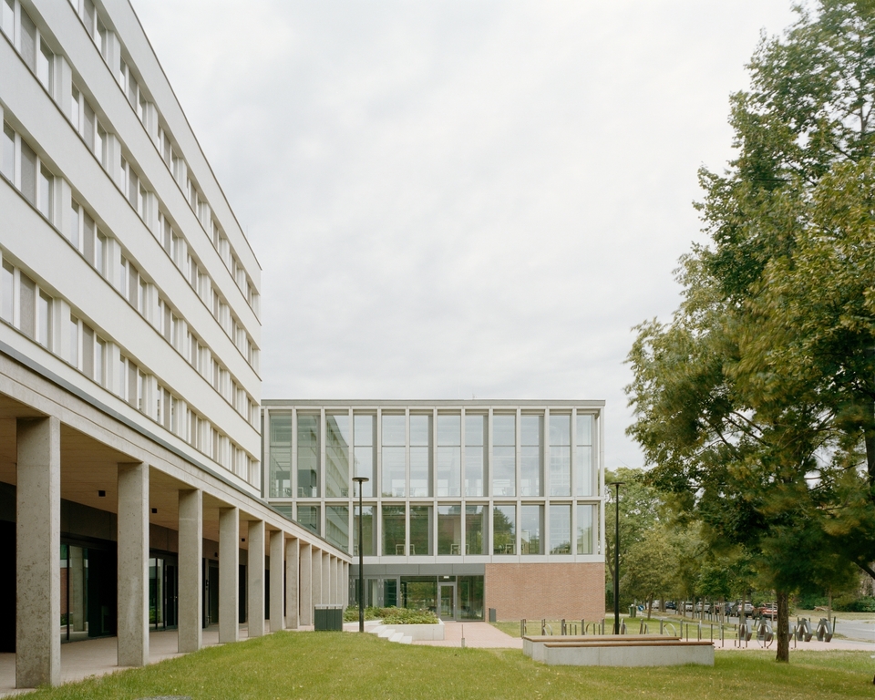 Év háza 2024 – Családi ház fődíj. Családi ház, Nagykovácsi. Tervező: Földes László, Nusszer Diána. Forrás: Build-Communication