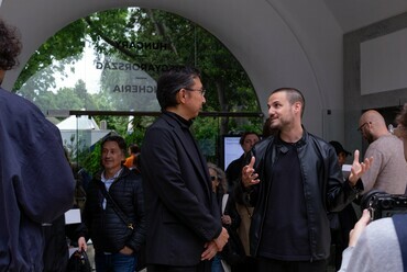 Pintér Márton és Sou Fujimoto (a Magyar Zeneháza tervezője) a magyar pavilon megnyitóján. Fotó: Novak Doro
