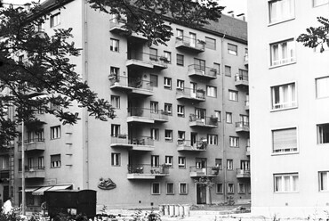 Távlati kép / Attila út 23–25. (Régen: Attila körút 18–22.) Tervező: dr. Kiss Tibor

Fotó: Fortepan /FŐMTERV/Domonkos Endre 1963.
