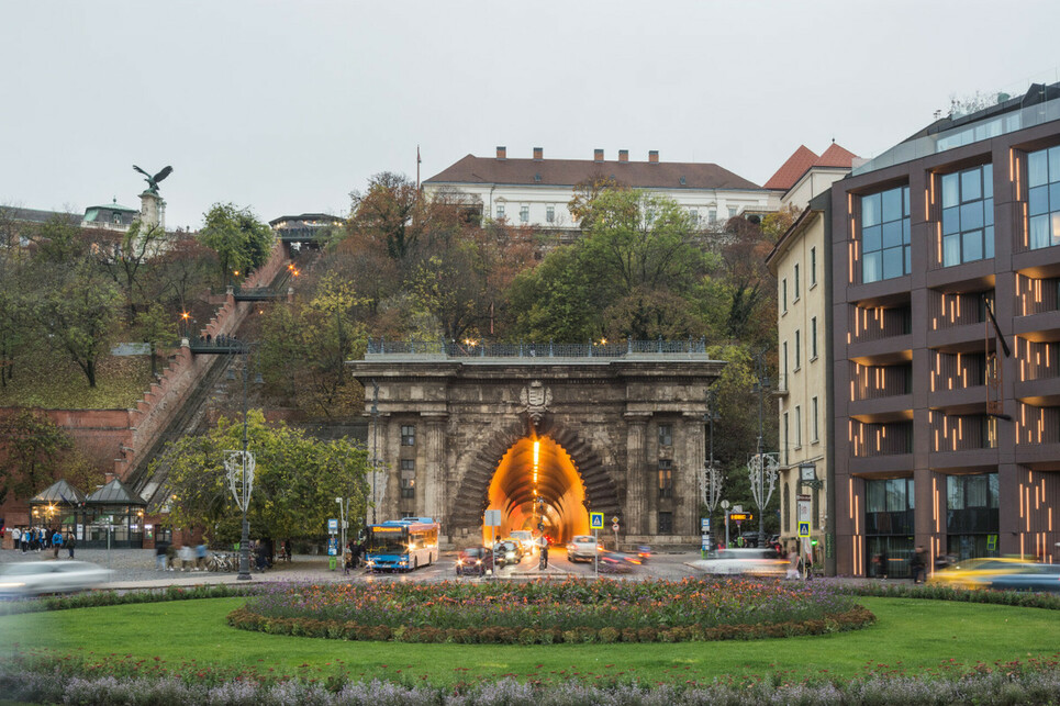 Az Alagút a Clark Ádám tér irányából.
Fotó: Kis Ádám – Lechner Tudásközpont. Forrás: Építészfórum Archívum