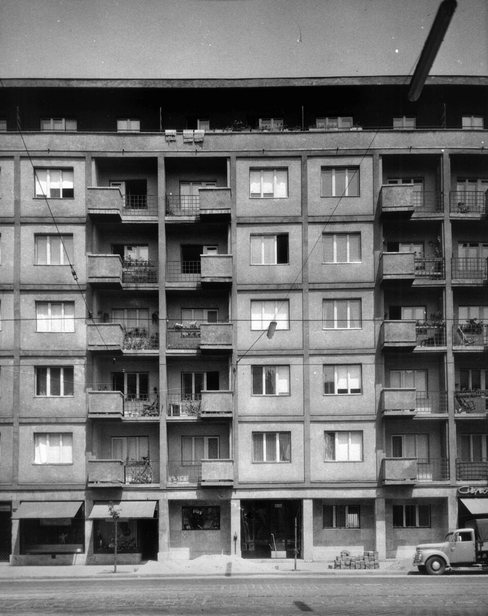 Üllői úti homlokzat 1959. / Üllői út 54-56. Tervező: Halászy Jenő
Fotó: Fortepan/Budapest Főváros Levéltára