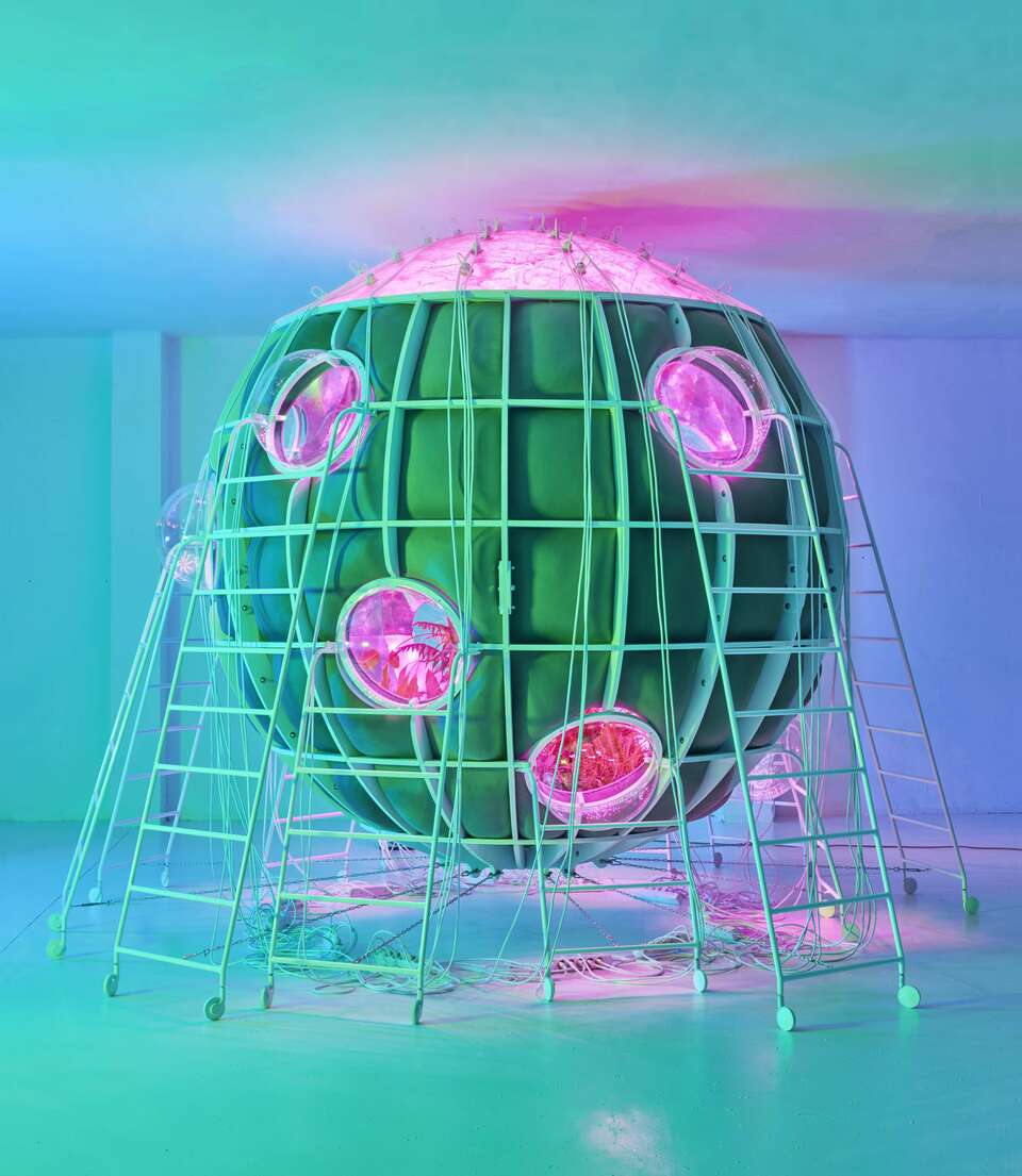 TAKK (Mireia Luzárraga and Alejandro Muiño). Fellaria’s Time Capsule a milánói Design to Protect kiállításon, 2024. Fotó: José Hevia
