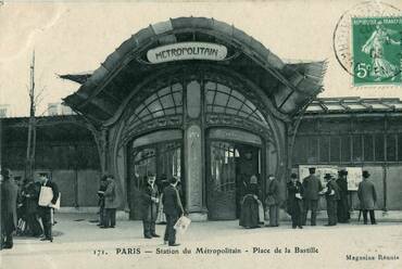 Egy 1962-ben lebontott metrólejáró. Forrás: Scanné par Claude_Villetaneuse - Collection personnelle/Wikipedia
