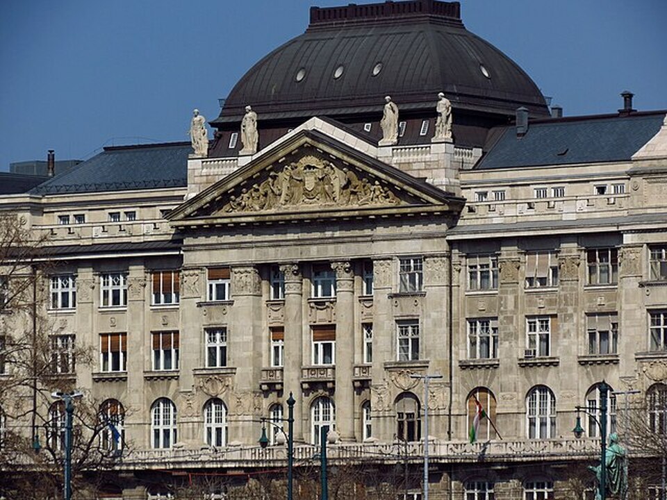 A Belügyminisztérium épülete, József Attila utca 2-4. Forrás: xorge/Wikipedia
